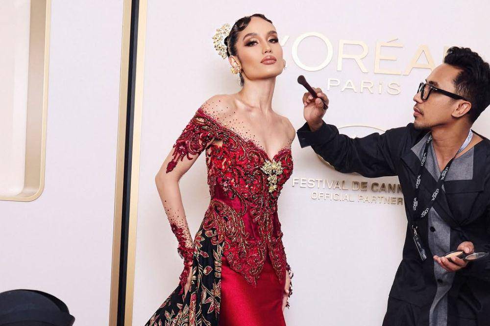 7 Pesona Cinta Laura Berkebaya Merah di Festival Film Cannes 2025.jpg