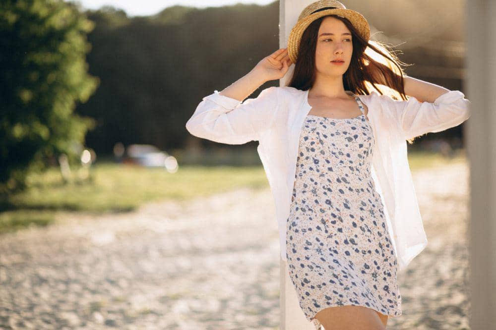 ilustrasi mix and match spaghetti dress dengan cardigan (freepik.com/senivpetro)