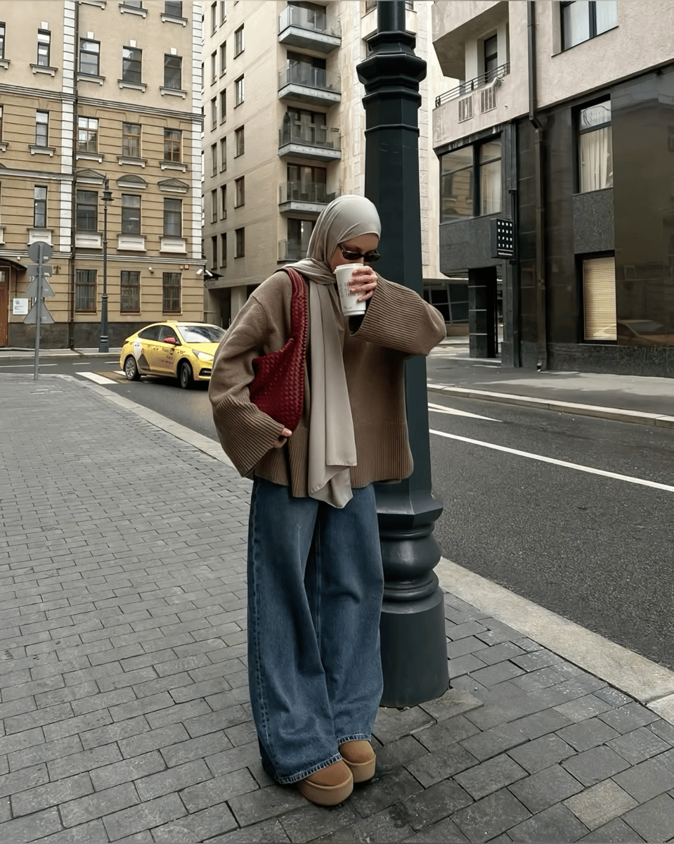 Baggy Jeans Hitam dan Sweater