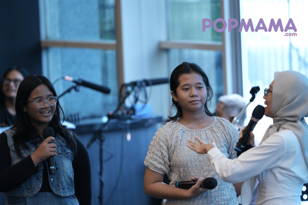 Kasih dan Zabiena bercakap dengan Moderator