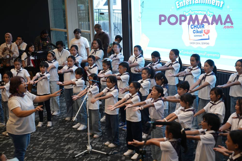 Choir Cikal Serpong menyanyikan The Red Dragonfly
