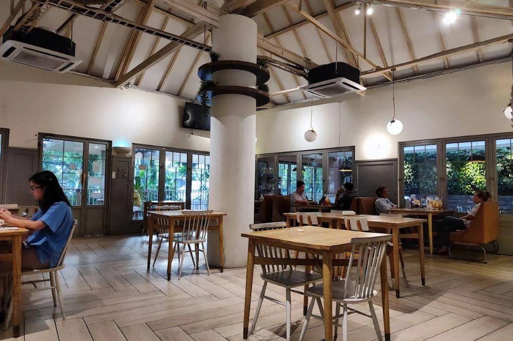 Waroeng - 10 Tempat Nongkrong di Medan yang Bikin Betah Berlama-lama (1).jpg