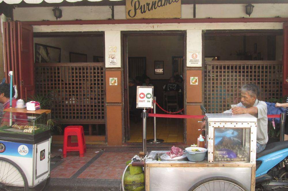10 Tempat Ngopi di Bandung untuk Healing Sore Hari 3.jpg