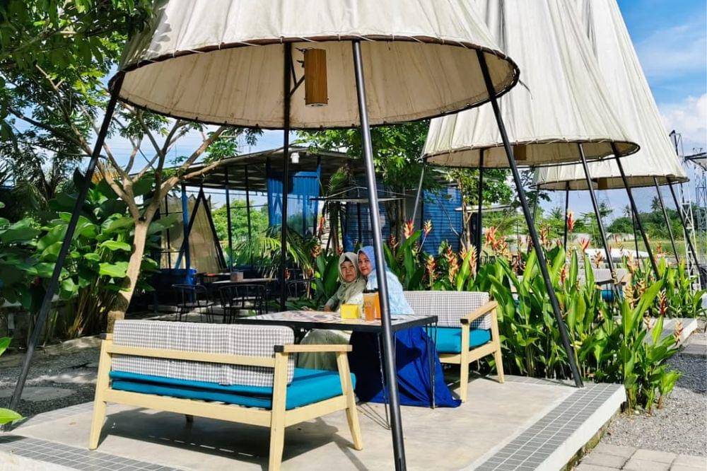 Taman - 10 Tempat Nongkrong di Medan yang Bikin Betah Berlama-lama (1).jpg