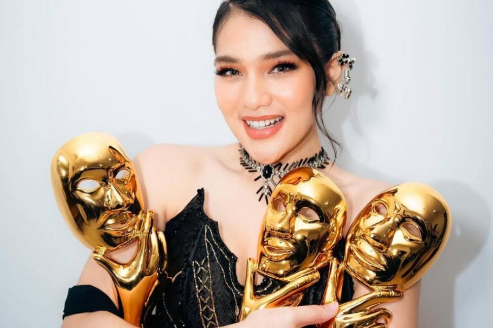 Davina Karamoy tak ingin menikah dengan artis aktor