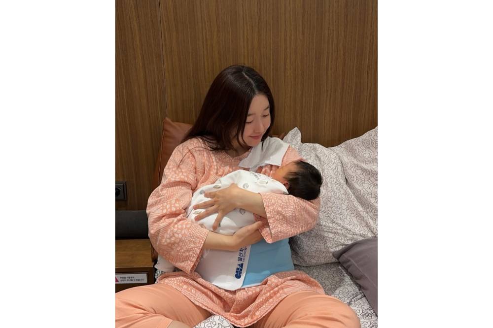 Sunny Dahye Melahirkan (4).png