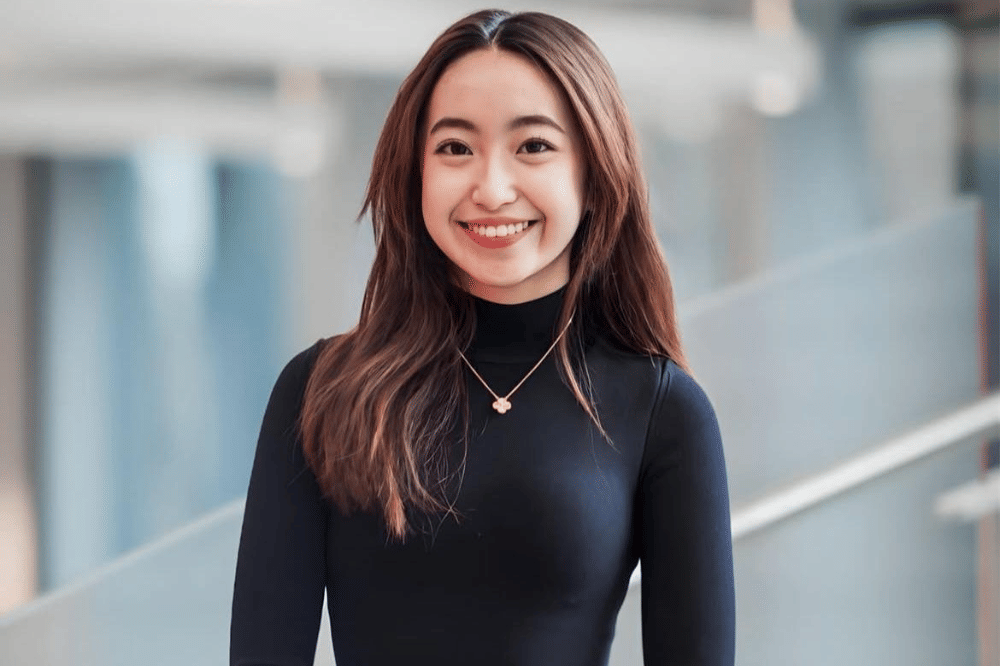 Elvira Devinamira dan keluarga