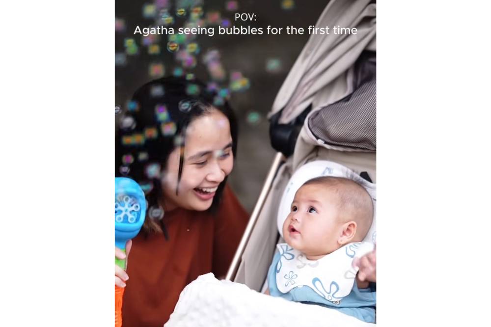 Foto Anak Gritte Agatha dalam Berbagai Ekspresi 3.png