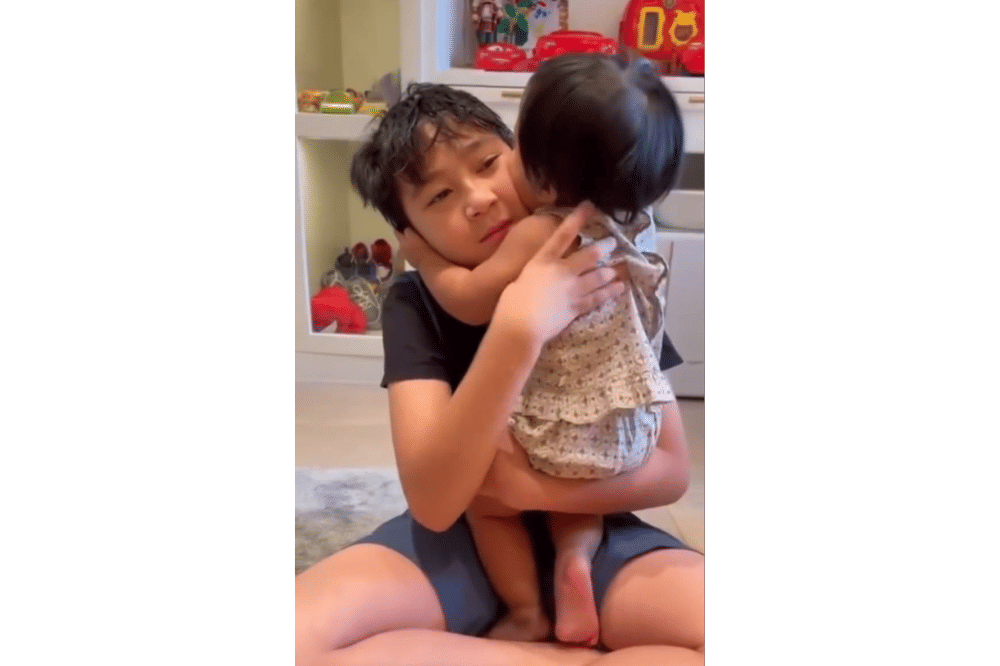 Momen Lily cium rafathar