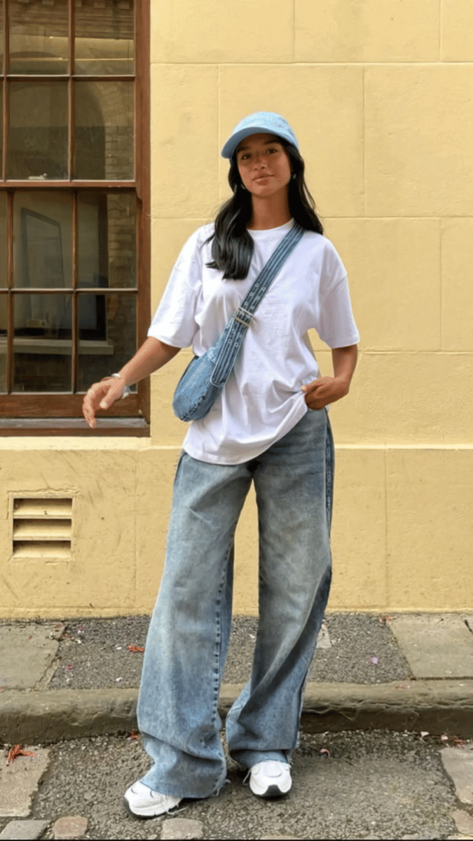Baggy Jeans dan Kaos Putih