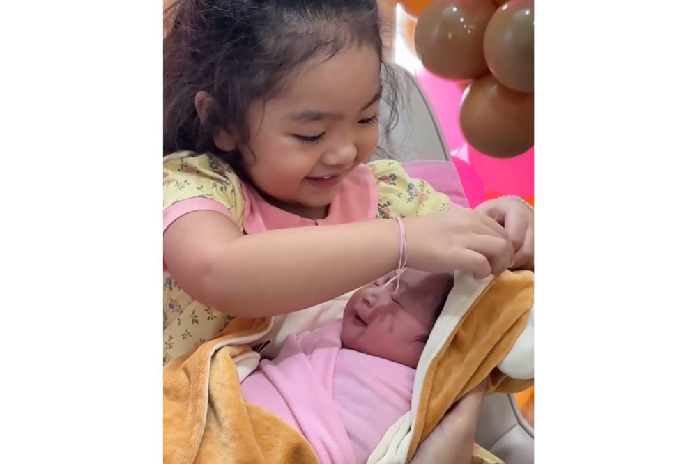 Momen Xandraya Digemesin Xarena, Anak Siti Badriah dan Krisjiana 7.png