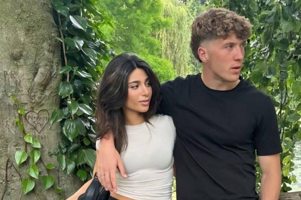 Ole Romeny dan Katy Esistia