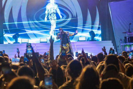 Makna Lagu 'Be With You' Akon dan Artinya, Keinginan Terus Bersama 3.jpg