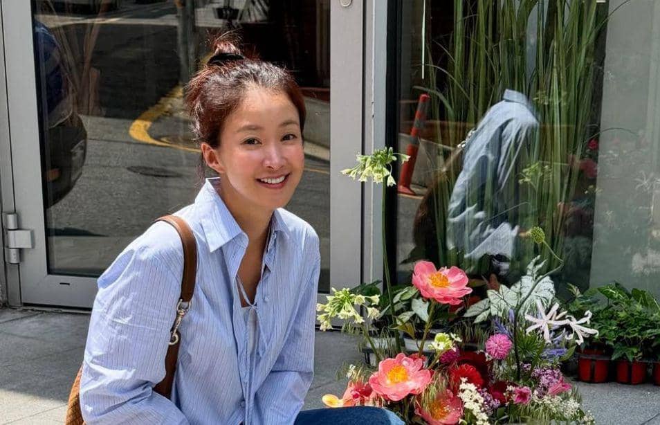 Potret Lee Si Young pemain di Salon De Homes (Instagram/leesiyoung38)