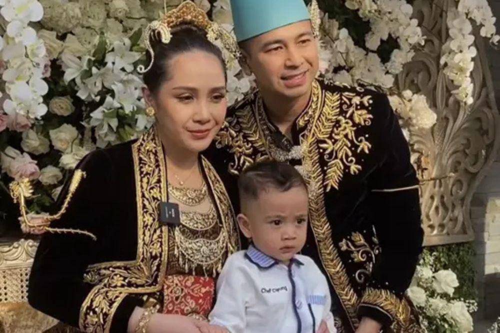 9 Cara Unik Artis Rayakan Wedding Anniversary, Ulang Janji Nikah