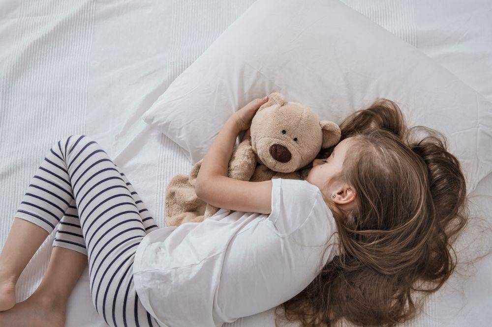 Anak perempuan sedang tidur