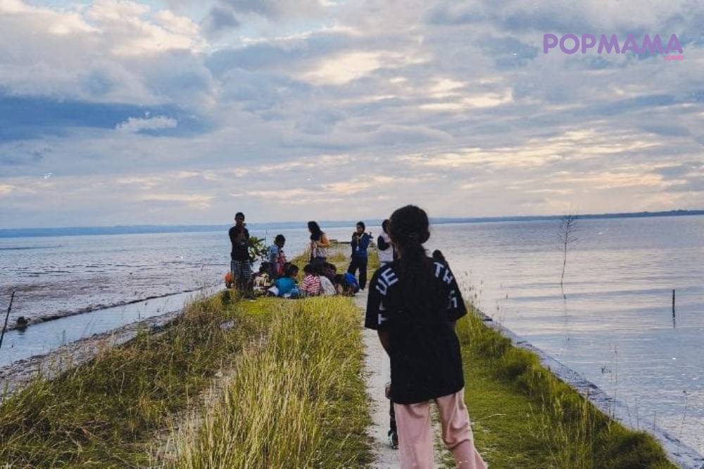 Sekolah di tengah laut