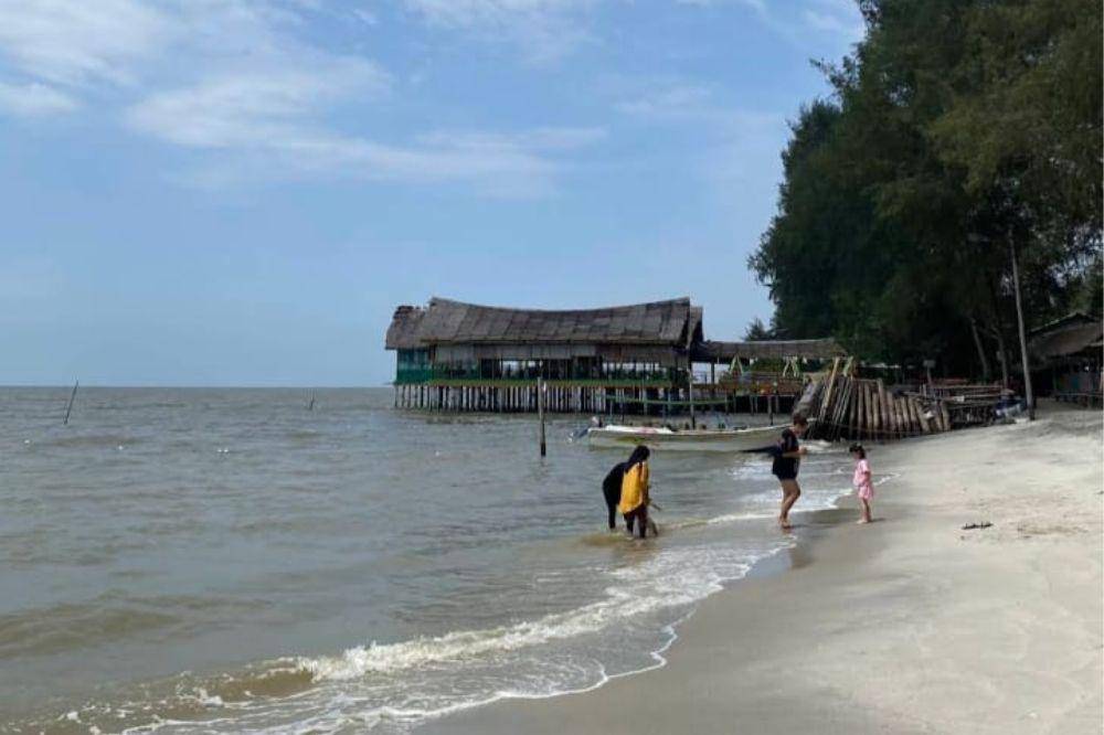 8-10 Pantai di Medan dan Sekitarnya yang Cocok Buat Healing (7).jpg