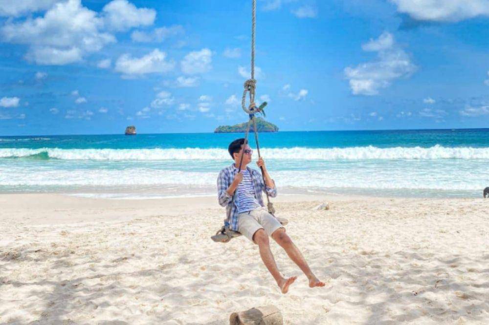 14-15 Pantai Malang Terdekat yang Menyuguhkan Pemandangan Memukau.jpg