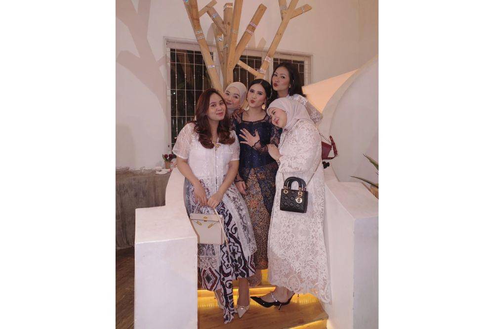 kesha dan teman-teman.jpg