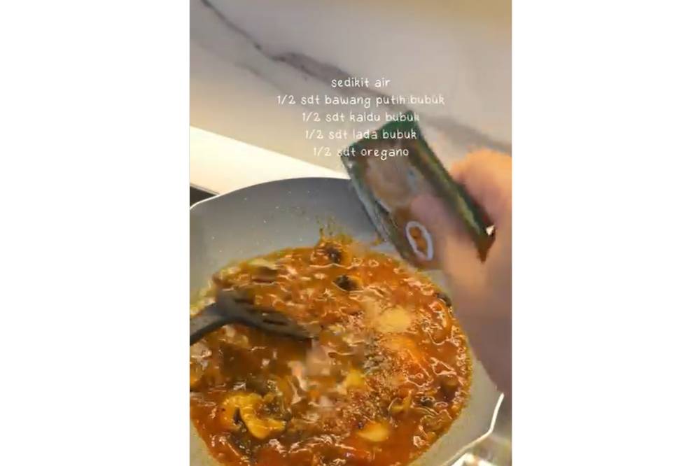 Buat saus bolognese