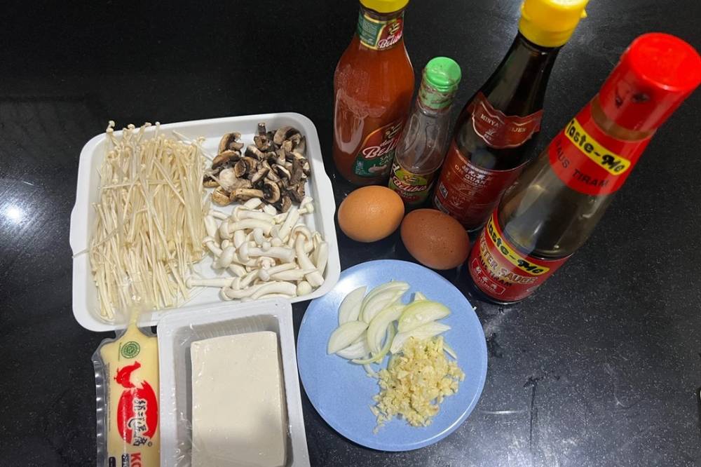 Bahan chicken, mushroom, egg, tofu