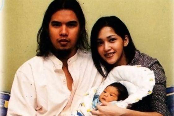 13 Foto Transformasi El Rumi dari Kecil hingga Sekarang