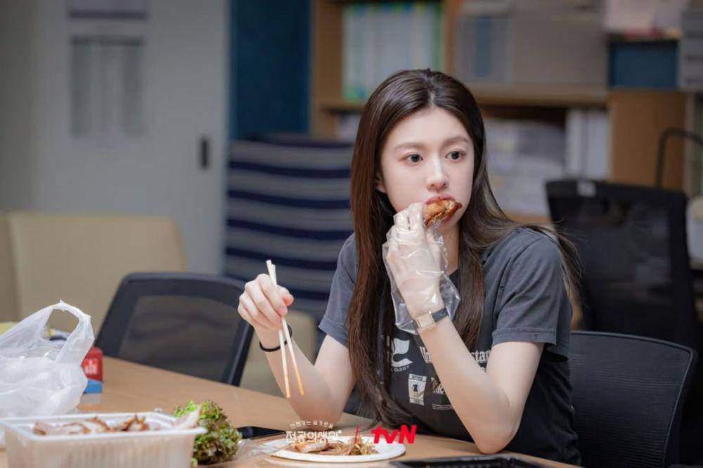 Potret Go Yoon Jung 3.jpg