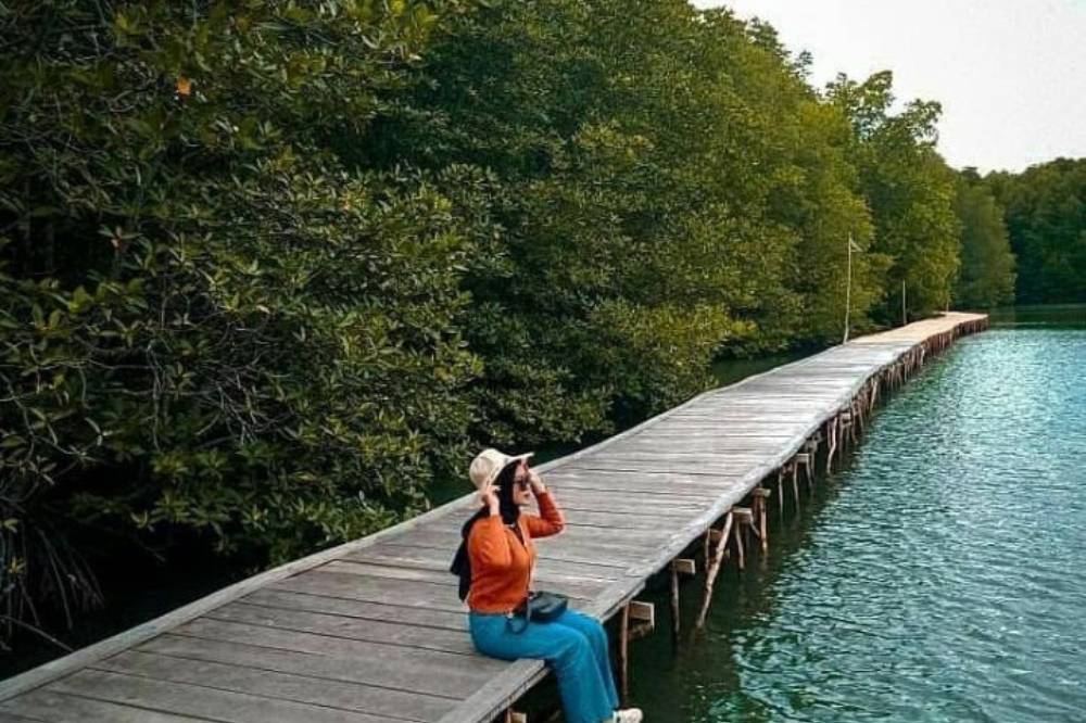 3. 15 Pantai di Lampung yang Menarik Dikunjungi Bersama Keluarga.png