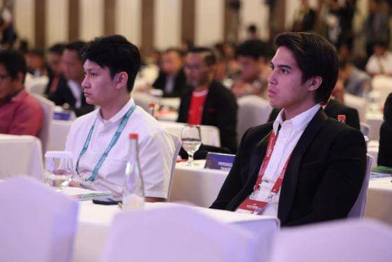 13 Foto Transformasi El Rumi dari Kecil hingga Sekarang