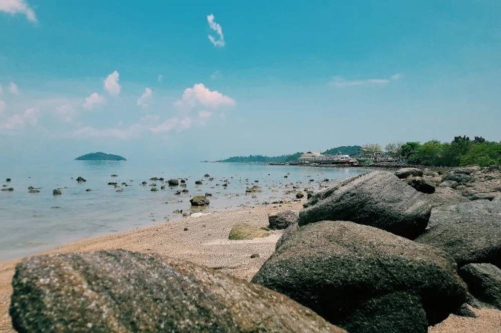 14. 15 Pantai di Lampung yang Menarik Dikunjungi Bersama Keluarga.png