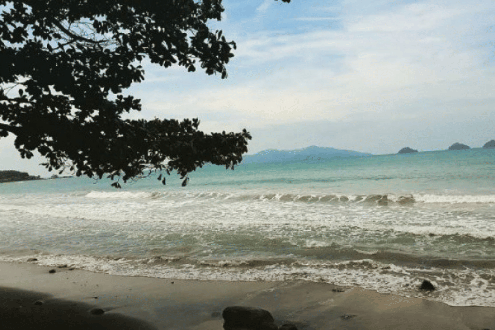 2. 15 Pantai di Lampung yang Menarik Dikunjungi Bersama Keluarga.png