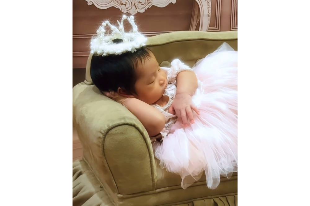 Newborn Photoshoot Anak Kedua Siti Badriah 5.png