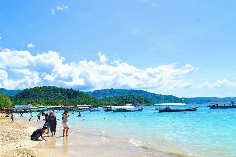 8. 15 Pantai di Lampung yang Menarik Dikunjungi Bersama Keluarga.png