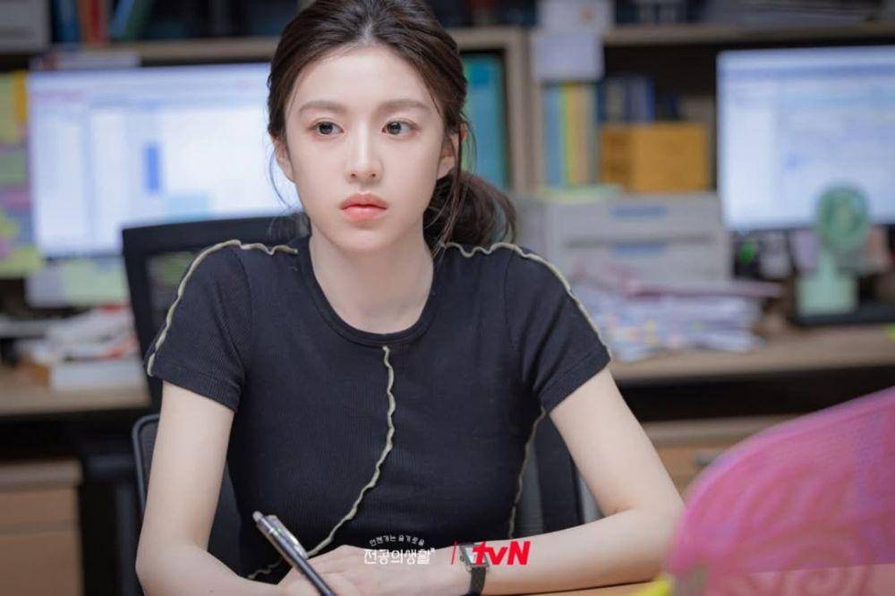 Potret Go Yoon Jung 4.jpg