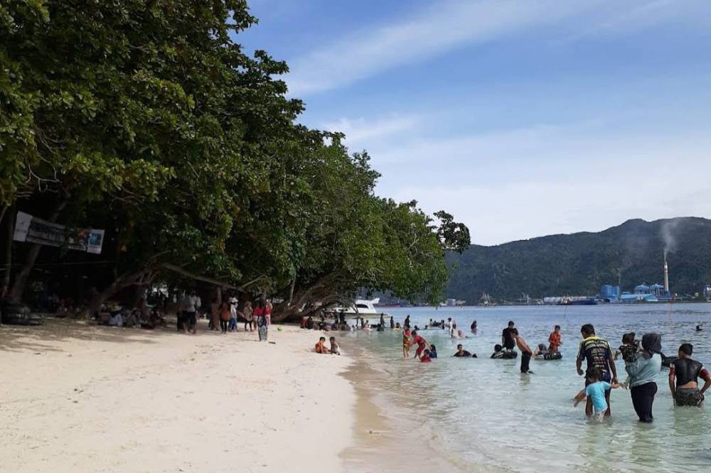 9. 15 Pantai di Lampung yang Menarik Dikunjungi Bersama Keluarga.png