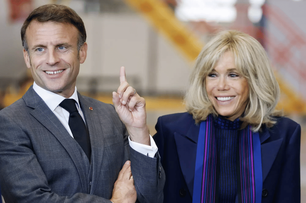 Kisah Cinta Presiden Macron dan Istrinya Brigitte