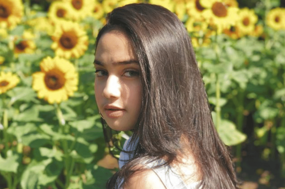 10 Foto Transformasi Syifa Hadju dari Kecil hingga Sekarang 4.png