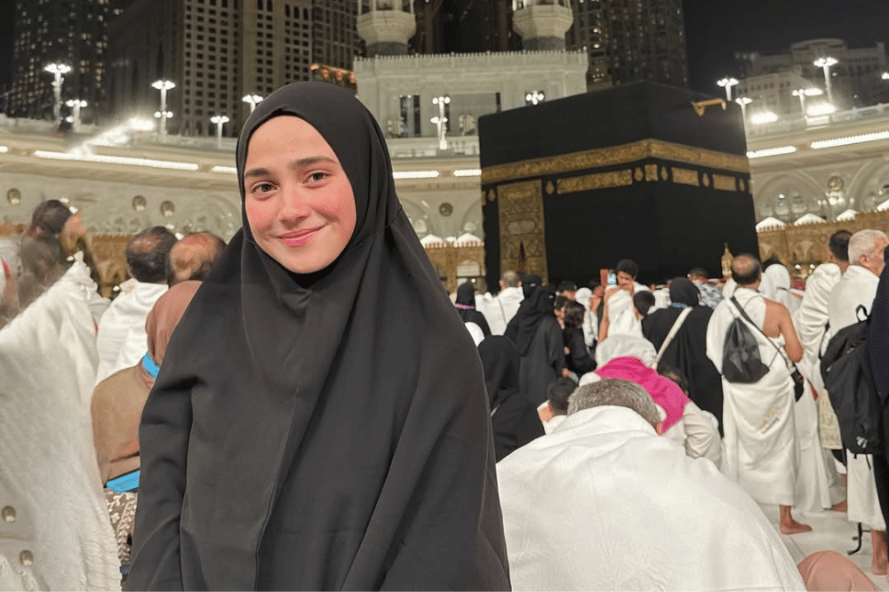 10 Foto Transformasi Syifa Hadju dari Kecil hingga Sekarang 10.png