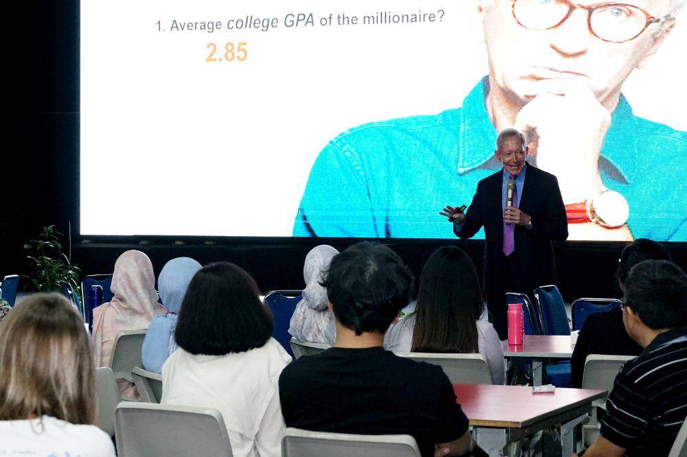 Universitas terkemuka tak lagi hanya melihat nilai