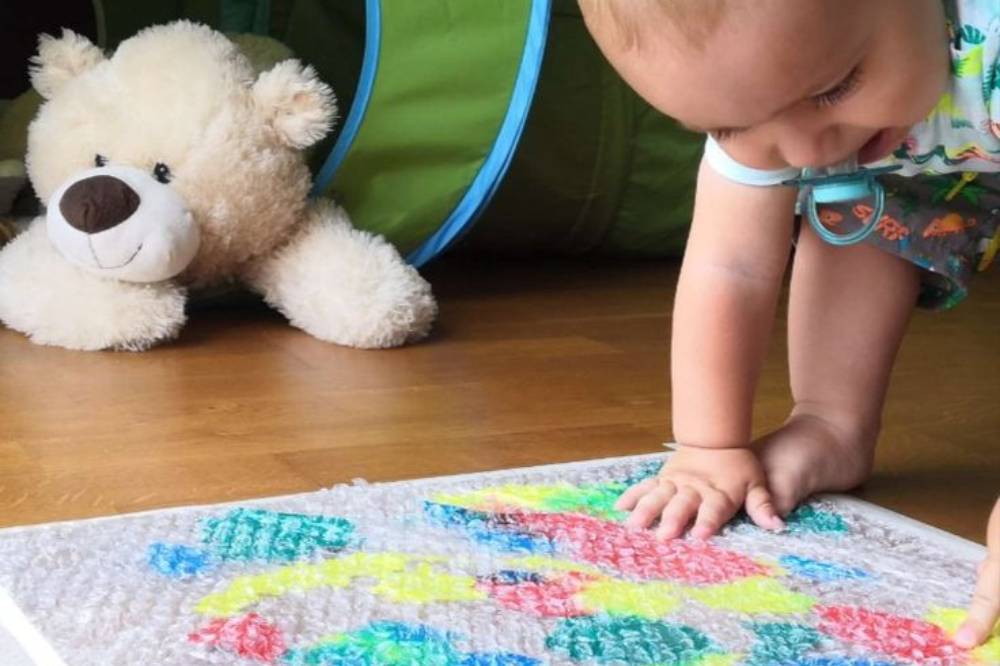 Sensory play buble wrap.png