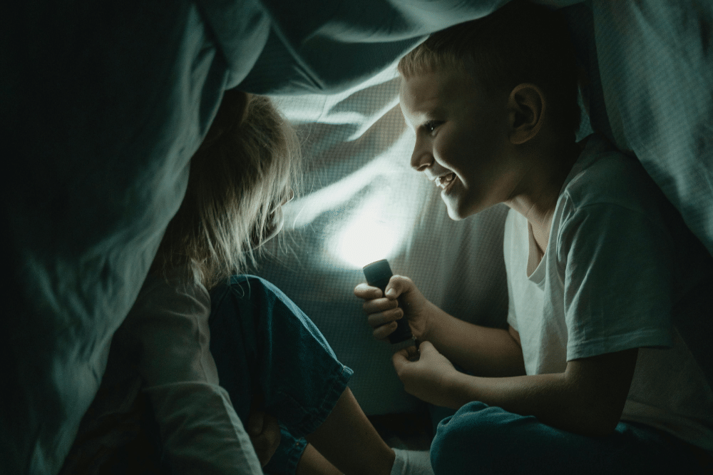 Anak bercerita seram