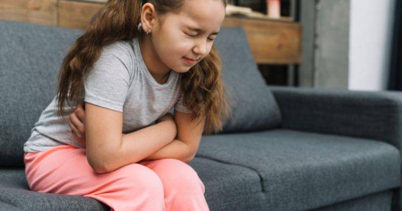 anak perempuan kesakitan