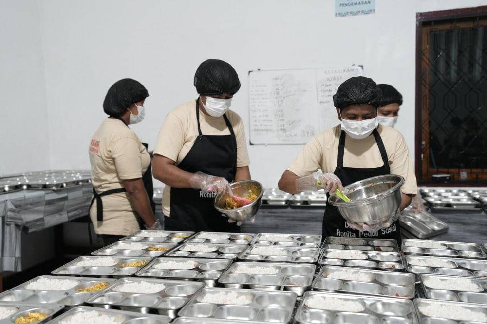 SPPG Tambolaka ini kita memanfaatkan petani lokal, peternak, dan pengusaha-pengusaha lokal yang ada di Kabupaten Sumba Barat Daya untuk program MBG. (Dok. Tim Komunikasi Prabowo)