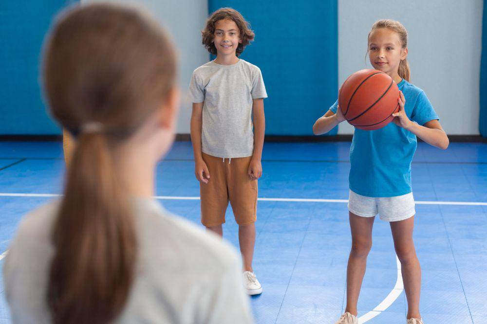Anak-anak latihan basket