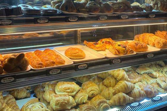 10 Toko Kue Jogja Terdekat, Surganya Pecinta Dessert Lokal 4.jpg