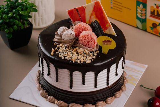 8 Toko Kue Medan Terdekat Wajib Coba, Salah Satunya Milik Artis!