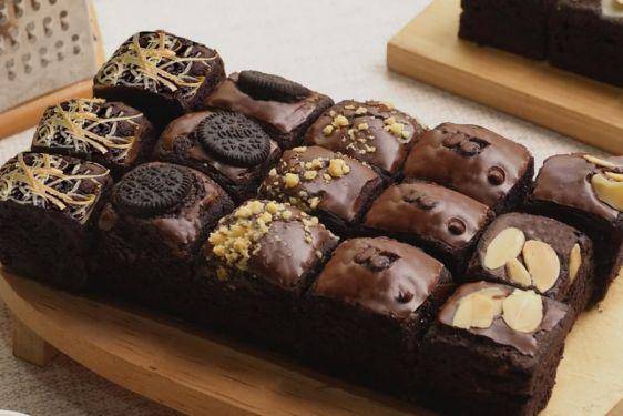 8 Toko Kue Medan Terdekat Wajib Coba, Salah Satunya Milik Artis!