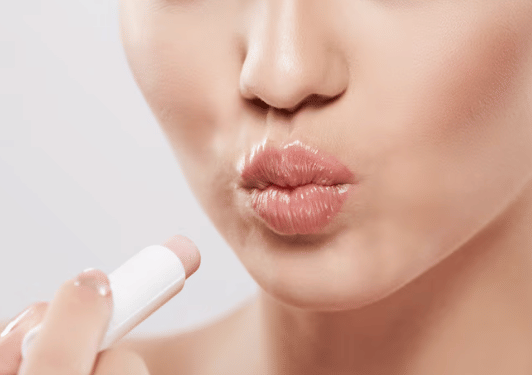 ilustrasi lip balm (freepik.com/veronastudio)