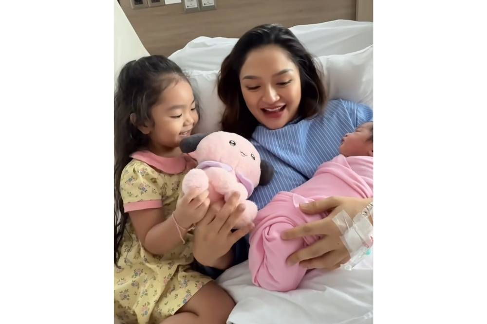 Foto Gemas Xandraya dan Xarena, Anak Siti Badriah dan Krisjiana 3.png